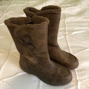 Brown snow boots
